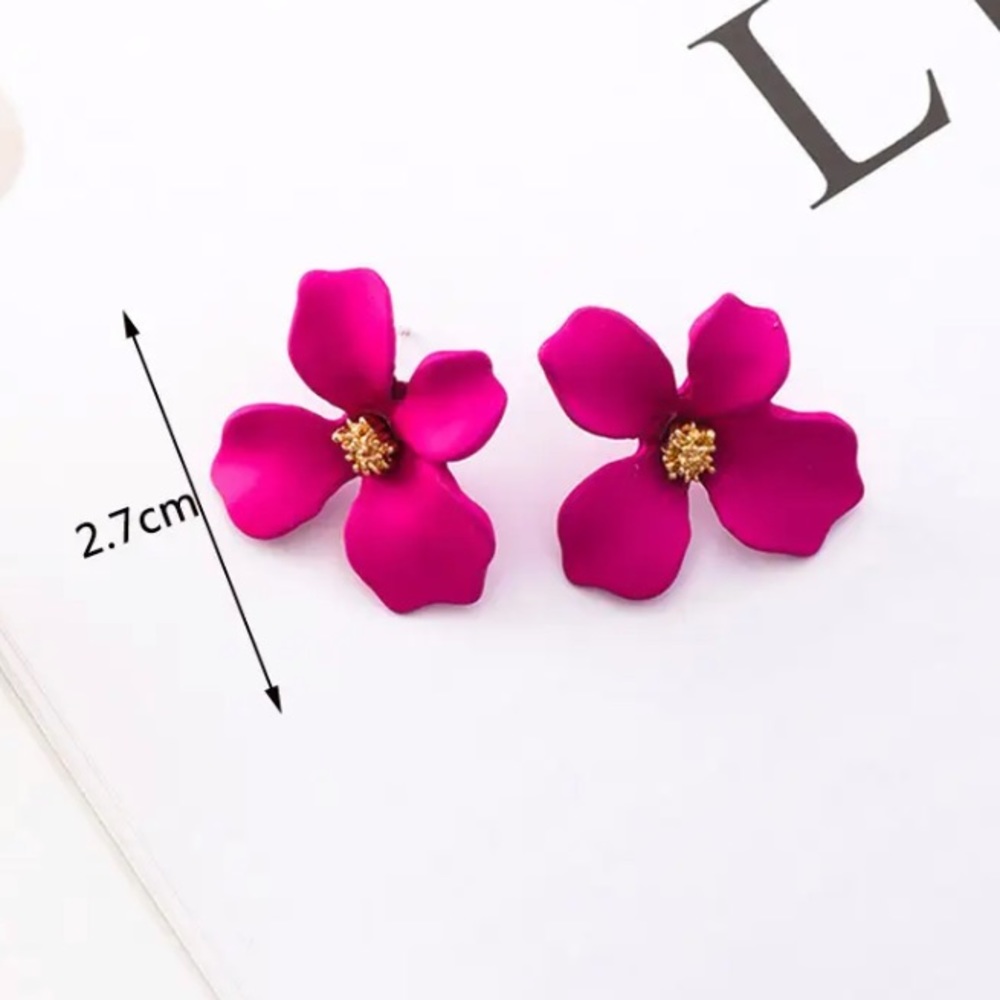 ⭐️ Beautiful Bright Pink Stud Earrings - Picture 3 of 3